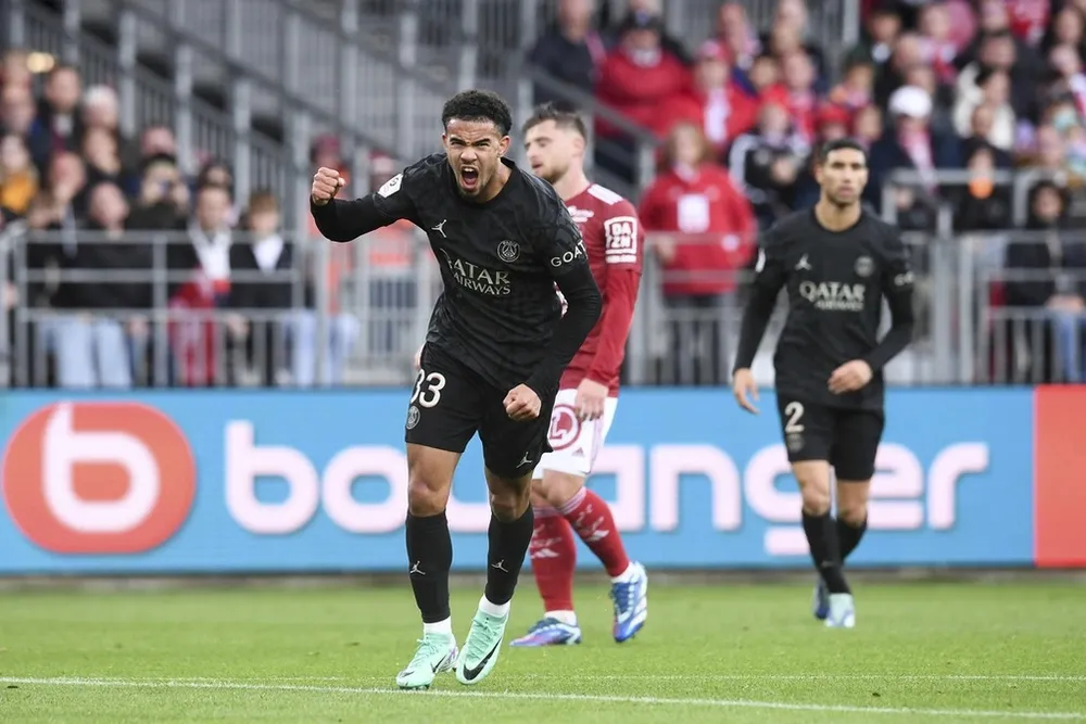 Zaire-Emery mở tỷ số cho PSG Zaire-Emery mở tỷ số cho PSG