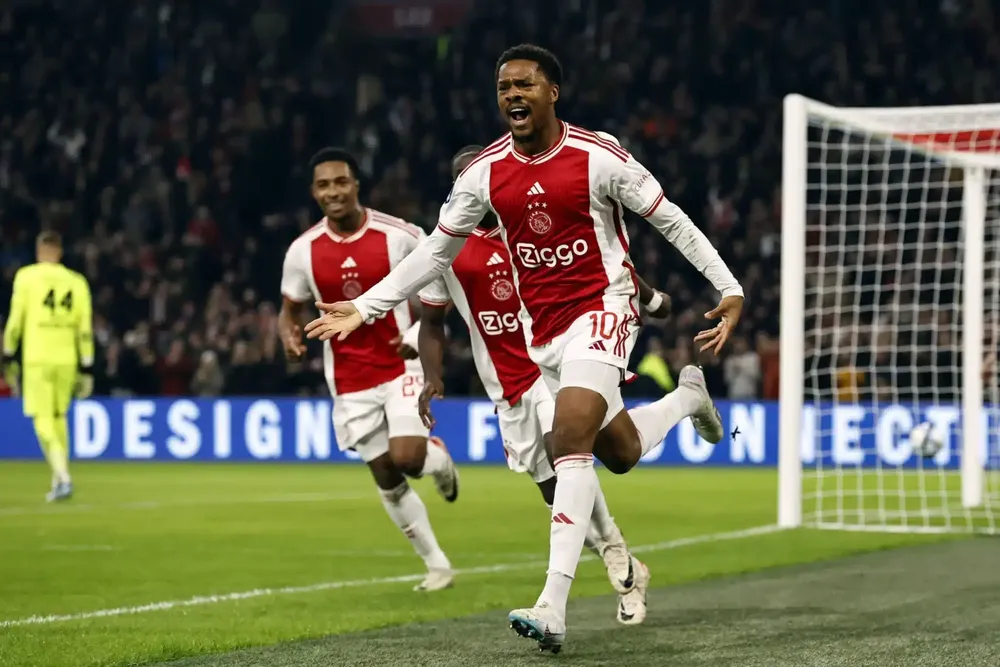 Ajax đang dần phục hồi dưới thời tân HLV John van't Schip Ajax đang dần phục hồi dưới thời tân HLV John van't Schip