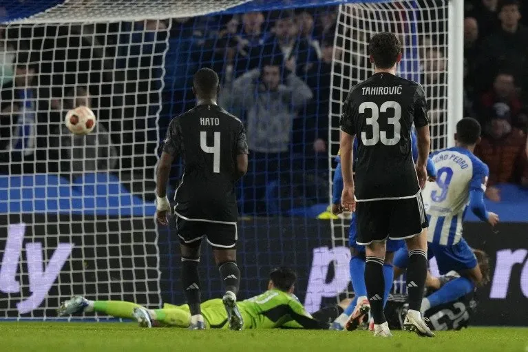 Brighton thắng dễ Ajax ở lượt đi Brighton thắng dễ Ajax ở lượt đi