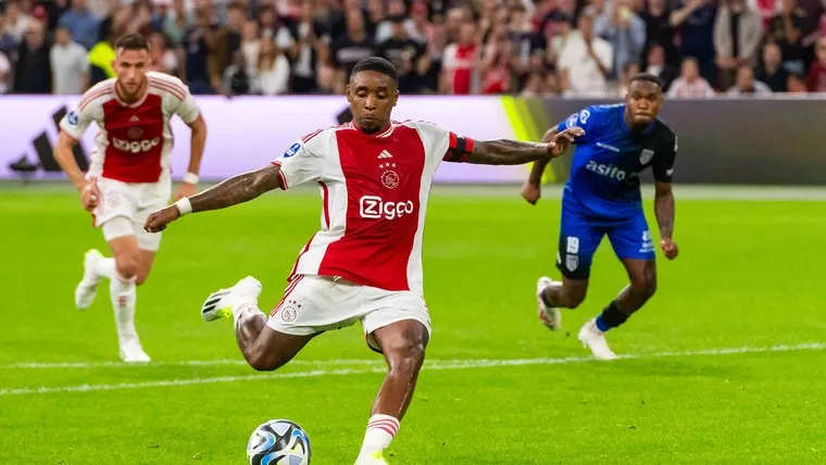 Đội trưởng Bergwijn ghi bàn cho Ajax ở trận hòa Marseille