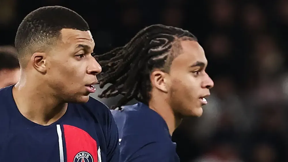 PSG dùng em trai Ethan để giữ chân Mbappe