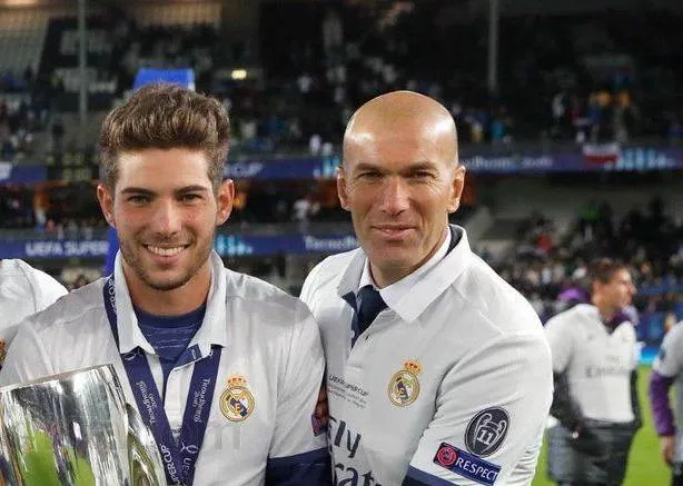 Luca Zidane bên cạnh cha, Zinedine Zidane