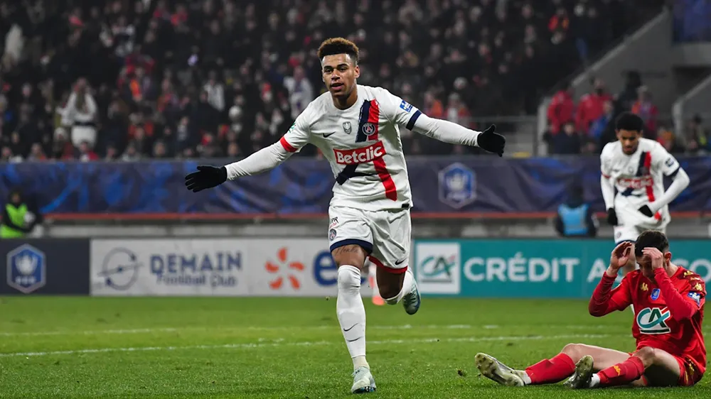 "Tiểu Mbappe" Desire Doue ghi bàn mở ra chiến thắng của PSG trước Le Mans