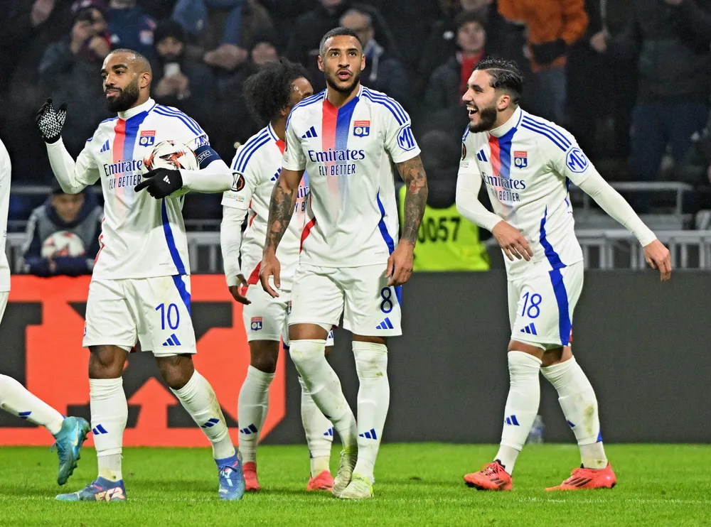 Nhóm trụ cột mùa giải trước tại Lyon giờ chỉ còn Corentin Tolisso (giữa). Ảnh: Reuters