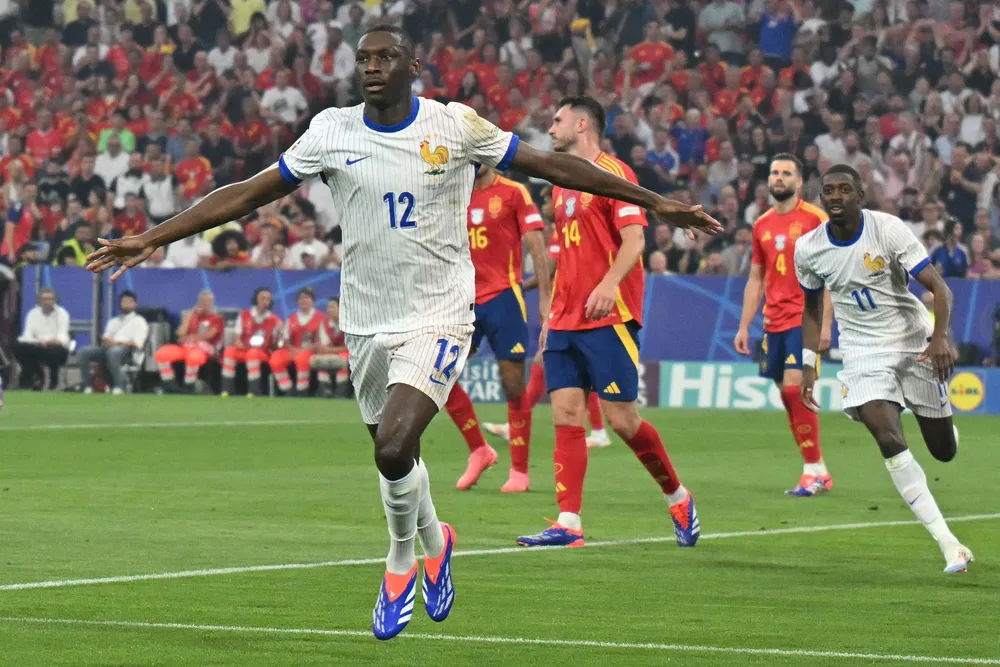 Kolo Muani vừa ghi bàn vào lưới Tây Ban Nha tại bán kết Nations League 2025. Ảnh: uefa.com