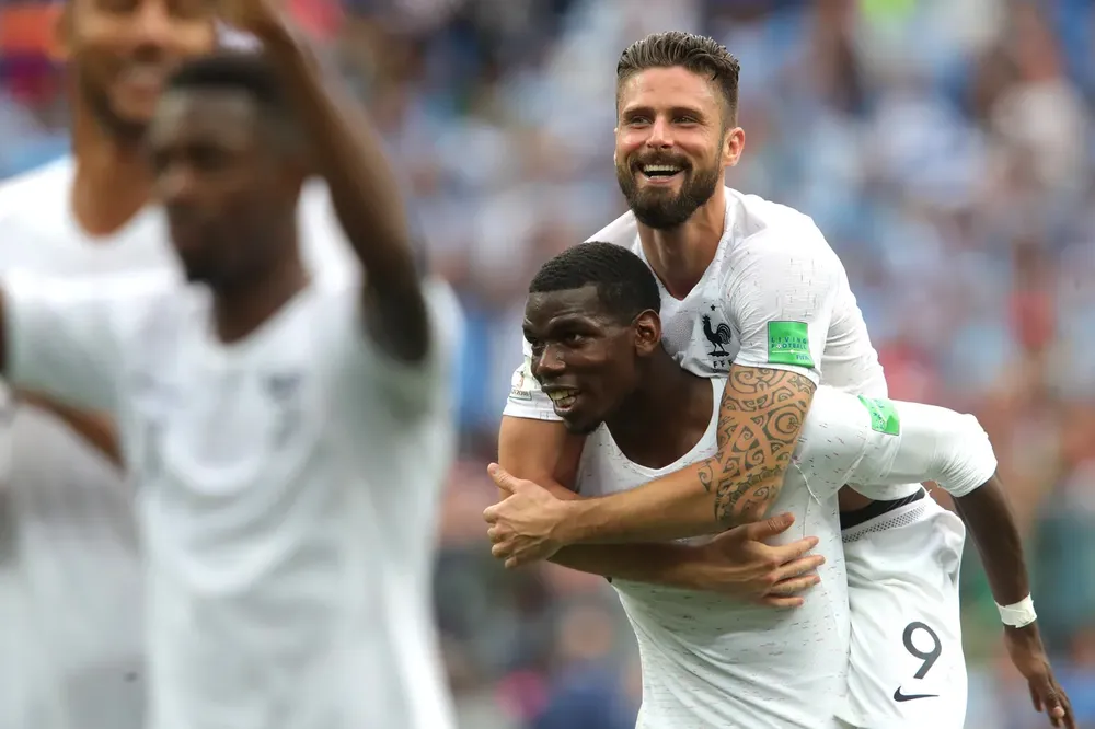 Giroud và Pogba thời còn cùng khoác áo tuyển Pháp. Ảnh: Getty Images