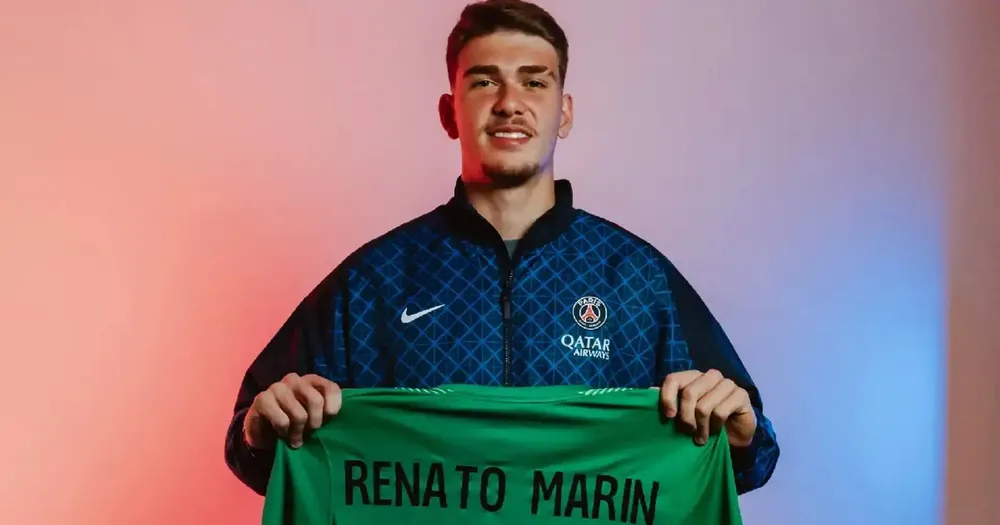Paris Saint-Germain ra mắt tân binh Renato Marin từ AS Roma. Ảnh: psg.fr