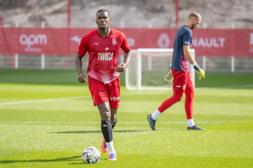 Paul Pogba tiến gần sự trở lại khi lần đầu tiên đủ khả năng tập chiến thuật tại Monaco. Ảnh: L'Équipe