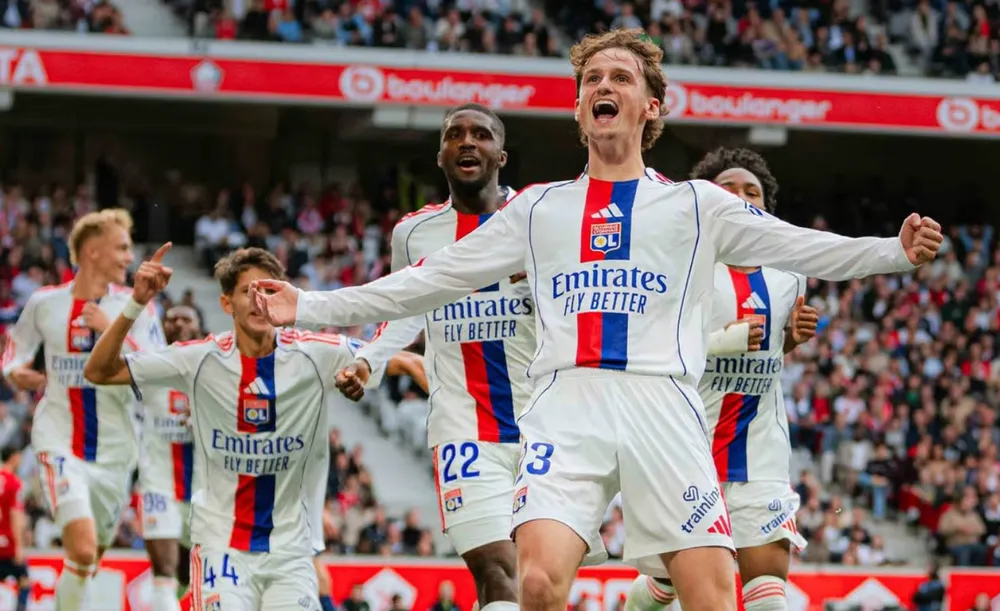 Cựu tài năng lò Liverpool, Tyler Morton ghi bàn duy nhất giúp Lyon thắng Lille ở vòng 6 Ligue 1 2025/26. Ảnh: AFP