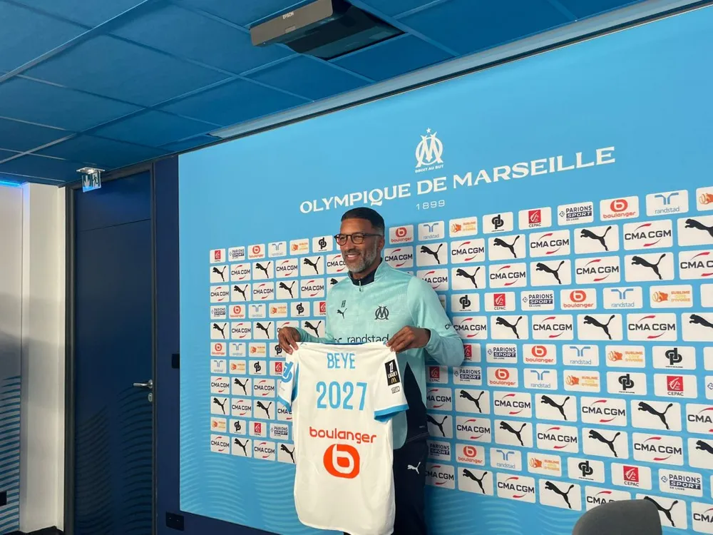 HLV Habib Beye ra mắt Marseille. Ảnh: Getty Images