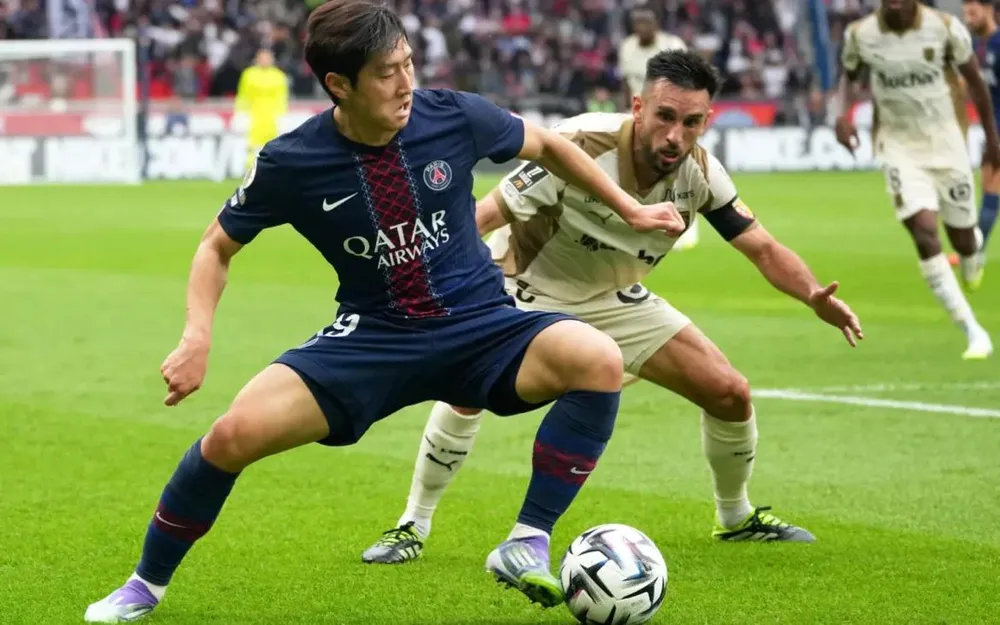 Hoãn trận 'chung kết' Ligue 1 giữa PSG và Lens sang tháng 5. Ảnh: Getty Images