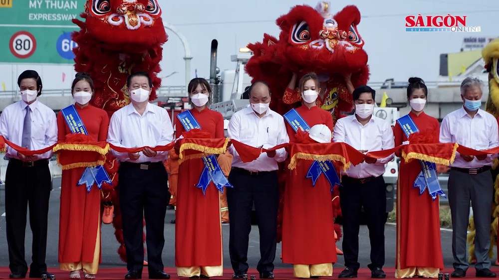 President attends traffic opening ceremony of Trung Luong - My Thuan Expressway ảnh 1