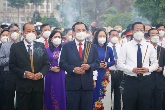 HCMC leaders commemorate heroes, martyrs on occasion of Lunar New Year ảnh 2