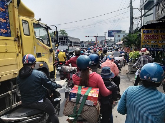 Traffic congestion occurs at exit of Trung Luong – My Thuan Expressway ảnh 2
