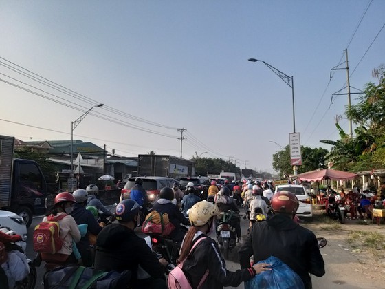Traffic congestion occurs at exit of Trung Luong – My Thuan Expressway ảnh 3