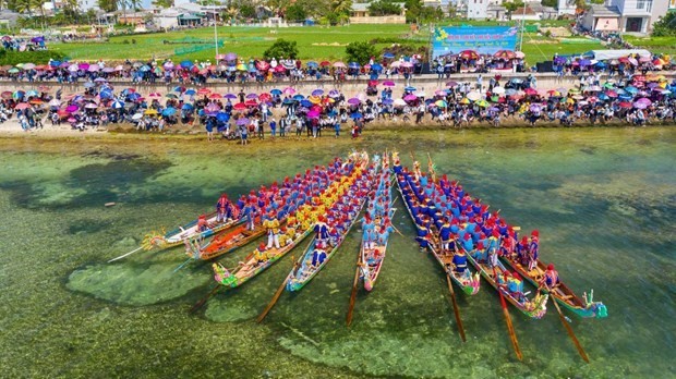 Tu Linh boat racing festival in Ly Son features national ritual, culture ảnh 2