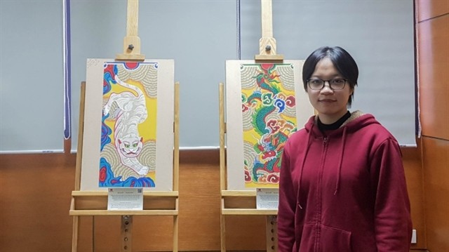 Young artist repurposes traditional painting style ảnh 2