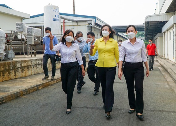 HCMC authorities remove difficulties for enterprises to recover operations ảnh 1