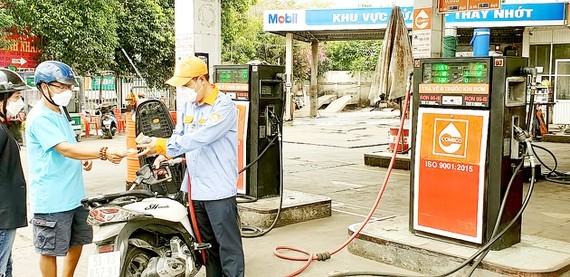 Petrol sales back to normal in HCMC ảnh 1
