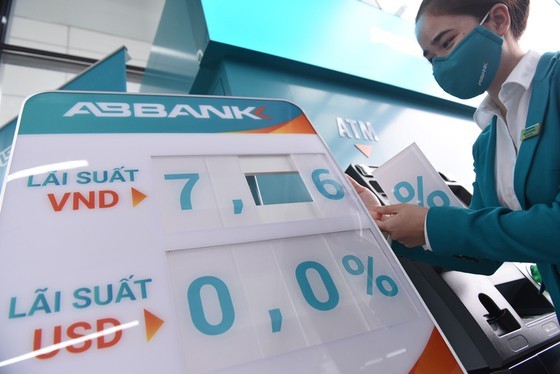 Commercial banks raise deposit interest rates, enterprises face difficulties ảnh 2