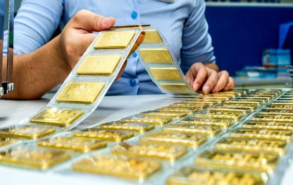 Gold prices skyrocket with rising inflation ảnh 1