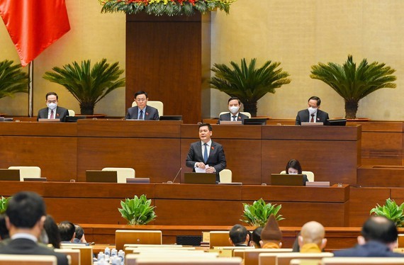 Ministry will propose further tax cut if global petrol price continues rising ảnh 1