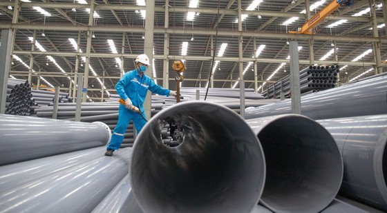 Businesses expect tax, fee cut to energize production, trading ảnh 2