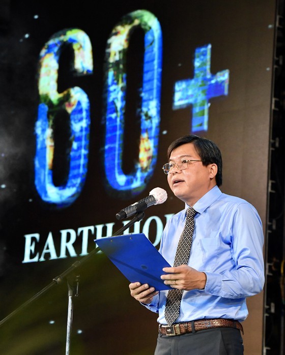 SGGP Newspaper, HCMC Youth Union respond 2022 Earth Hour Campaign ảnh 1