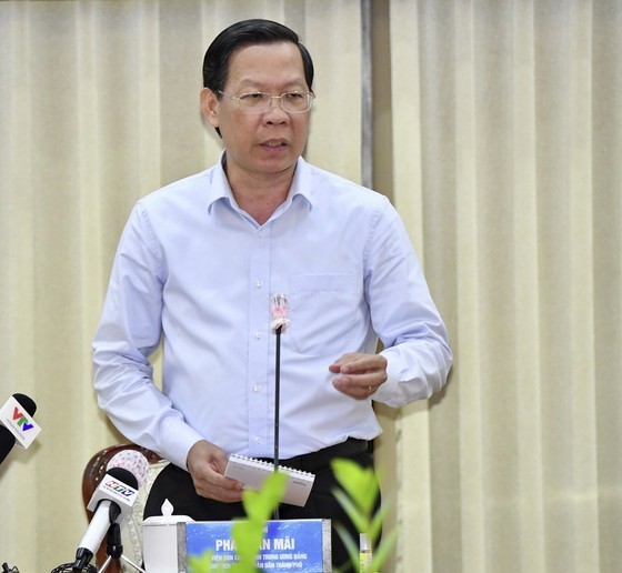 HCMC speeds up, recovers robustly ảnh 3