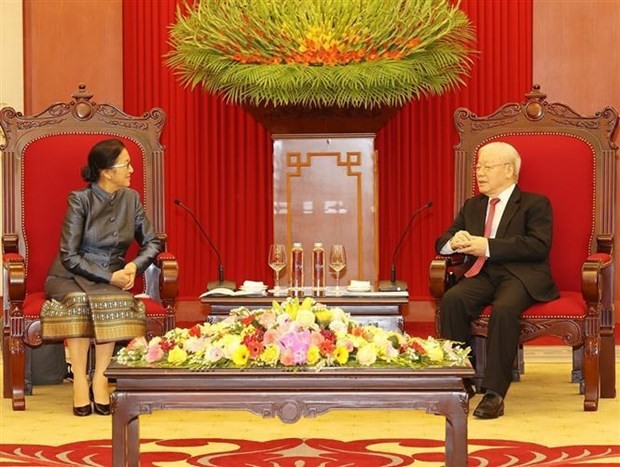 Vietnam always gives highest priority to relations with Laos: Party chief ảnh 1
