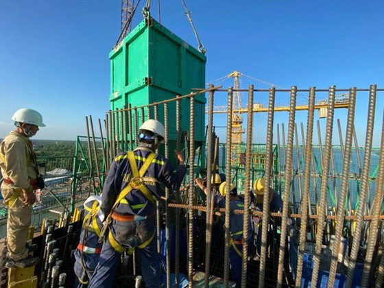 Non-stop construction on My Thuan 2 Bridge construction site ảnh 2