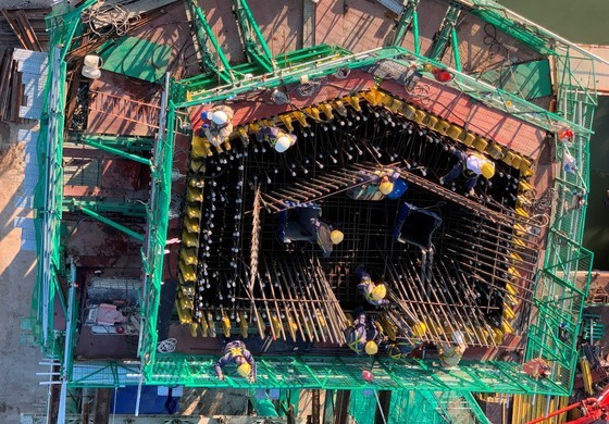 Non-stop construction on My Thuan 2 Bridge construction site ảnh 3