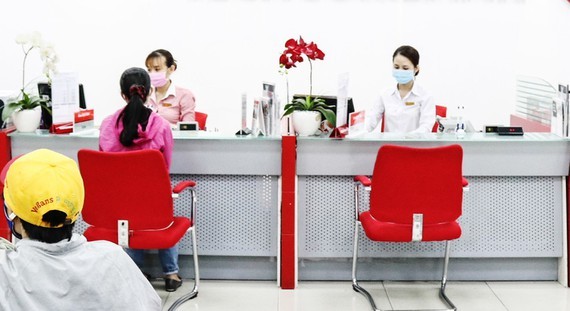 Private banks coming strong against state-owned banks ảnh 1