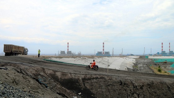 Investors neglect seeking fundamental solutions for thermoelectric ash, slag ảnh 1