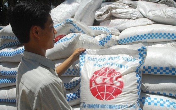 Vietnam imposes safeguard duties on sugar products from five more countries ảnh 1