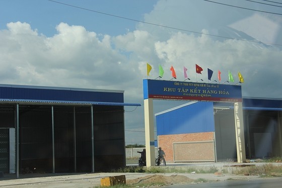 Spontaneous warehousing operation at Khanh Binh Border Gate requested to rectify ảnh 3