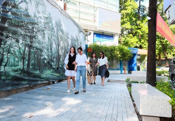 Upgrading project of sidewalks around Turtle Lake inaugurated ảnh 2