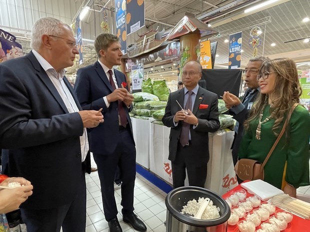 Vietnamese rice hits the shelves of E.Leclerc Viry Châtillon hypermarket ảnh 1