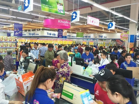 Total retail sales of consumer goods, services in eight months rise 13.9 percent ảnh 1