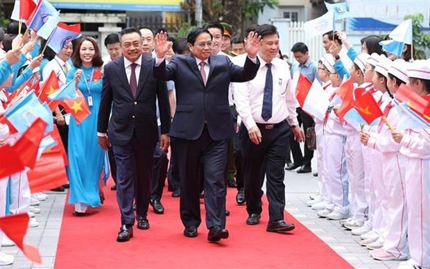 Prime Minister attends new school year ceremony at primary school in Hanoi ảnh 2
