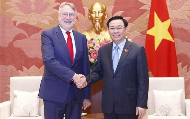 Vietnam hopes for increasingly substantive ties with EU: top legislator ảnh 1