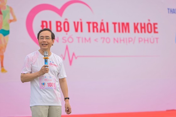 Walking for a healthy heart ảnh 2