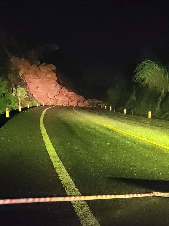 Many places isolated, flooded after Storm Noru's landing ảnh 10