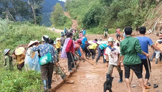 Three dead and missing, thousands of houses damaged in aftermath of typhoon Noru ảnh 4