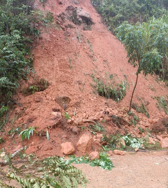 Three dead and missing, thousands of houses damaged in aftermath of typhoon Noru ảnh 5
