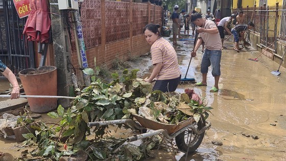 Three dead and missing, thousands of houses damaged in aftermath of typhoon Noru ảnh 2