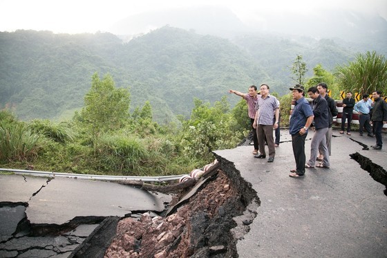 Quang Tri rushes to construct temporary road to La Lay International Border Gate ảnh 1