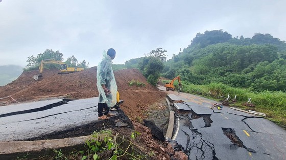 Quang Tri rushes to construct temporary road to La Lay International Border Gate ảnh 2