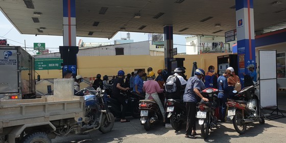 Insufficient gasoline supply in HCMC occurs again ảnh 2