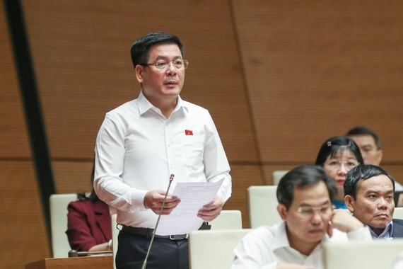 Petroleum products to be adjusted appropriately on Nov. 11: Minister ảnh 1